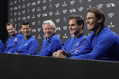 Mari je sjajan domaćin: Tek što je progovorio, a Novak i Rodžer već "pukli od smeha" (VIDEO)