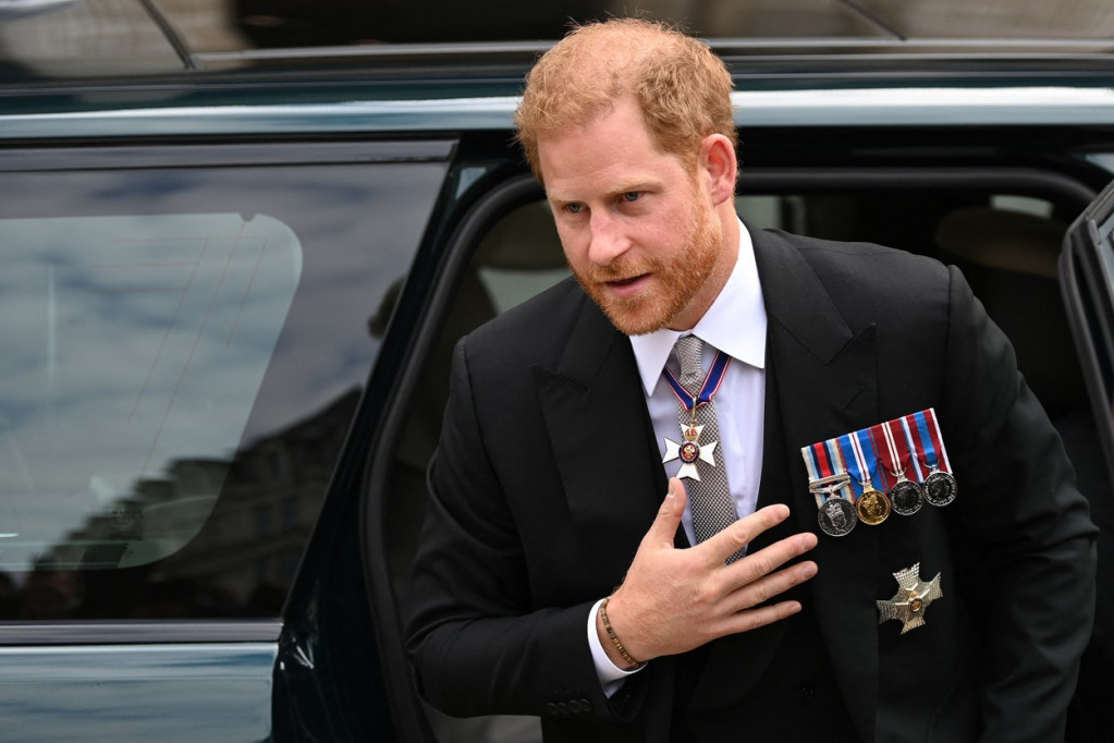 „Tempirana bomba“ u rukama princa Harija: Neočekivani obrt u vezi s memoarima od kojih strepi britanski dvor
