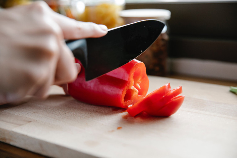 Lažni ajvar je gotov za samo 30 minuta: Zaboravite na sate kuvanja, pravi se direktno u tiganju (RECEPT)