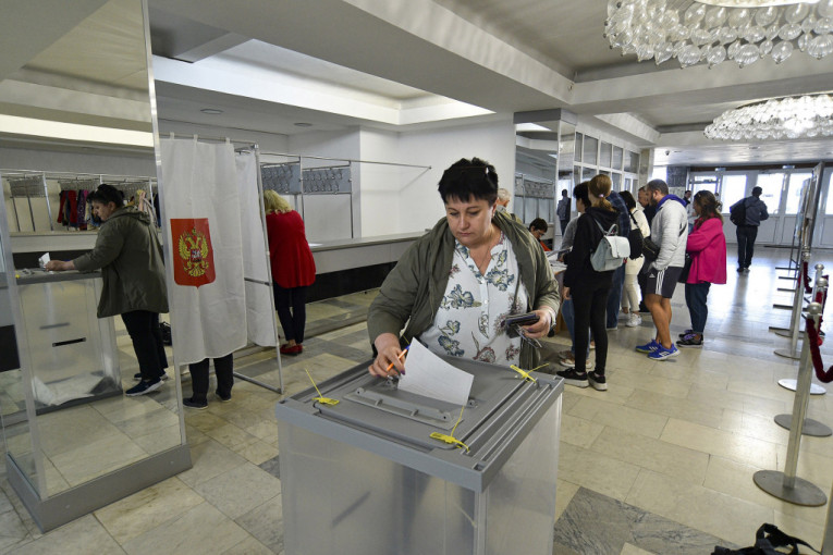 Velika izlaznost na referendumu; Putin potpisao ukaz o odlaganju mobilizacije za studente (VIDEO/FOTO)
