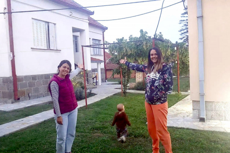 Dve sestre sređivale deo po deo imanja, sada se u selu srpske Toskane bave turizmom: Domaćinstvo nazvale po uzrečici njihovog dede (FOTO)