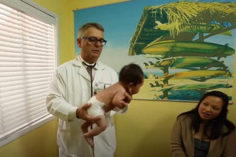 Kako umiriti bebu koja plače? Pedijatar otkrio metodu koja uvek uspeva (VIDEO)