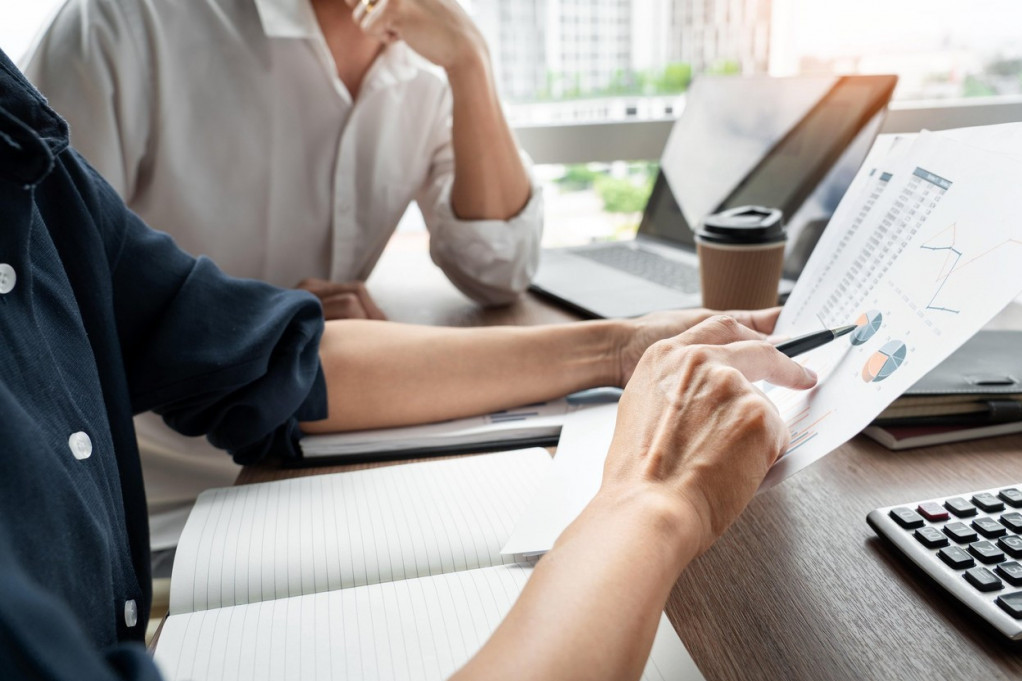 Osmi mart u brojkama: Žene u proseku zarađuju 14% manje od muškaraca