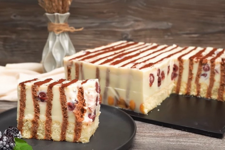 Recept dana: Keks torta sa višnjama - lagana i jednostavna za pripremu, a ukusna i lepa kao da je iz najbolje poslastičarnice (VIDEO)