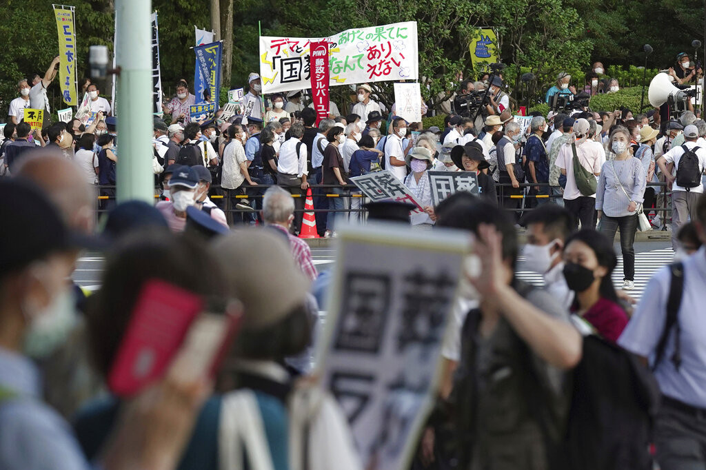 Zašto je državna sahrana Šinza Abea toliko kontroverzna: Svetski lideri se okupljaju u Tokiju, a narod ni da čuje