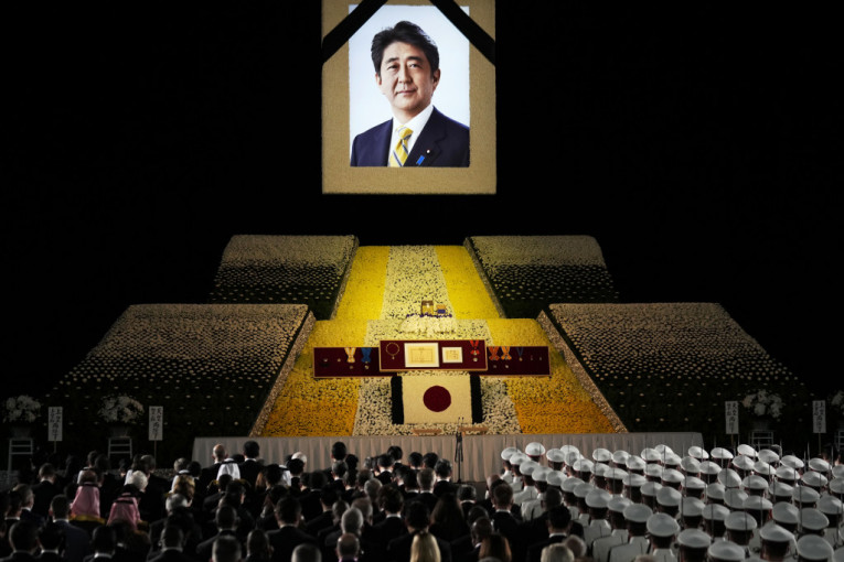 Japan pokreće istragu o kontroverznoj crkvi koja je bila bliska ubijenom Šinzu Abeu