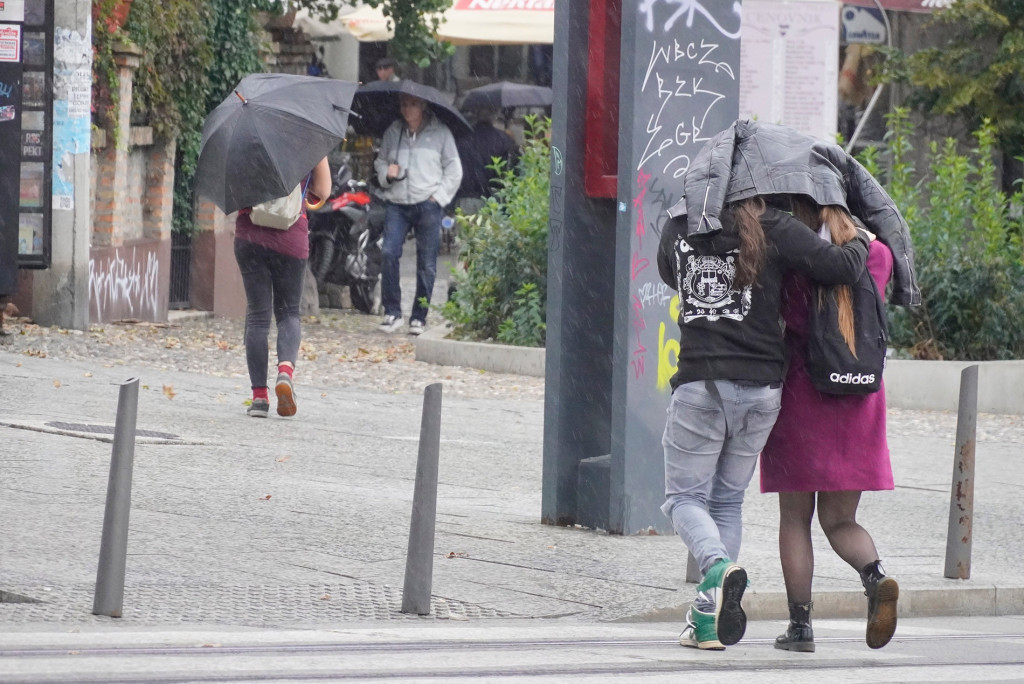 Oblačno i kišovito jutro pred nama: Vetar u slabljenu, do 14 stepeni!