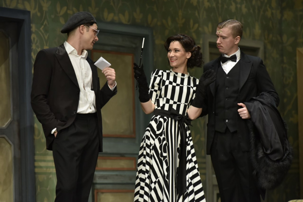 Jedan toranj, jedan Bentli i mnogo ljubavnih intriga: Spektakl “Pariski život” otvara sezonu u Madlenianumu (FOTO)