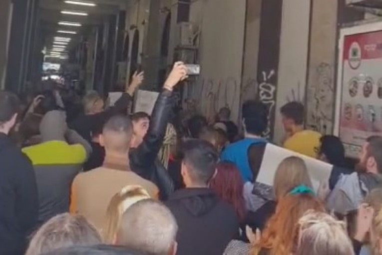 Protest ispred redakcije Informera, Vučićević napadnut: Oglasilo se Prvo osnovno javno tužilaštvo u Beogradu!