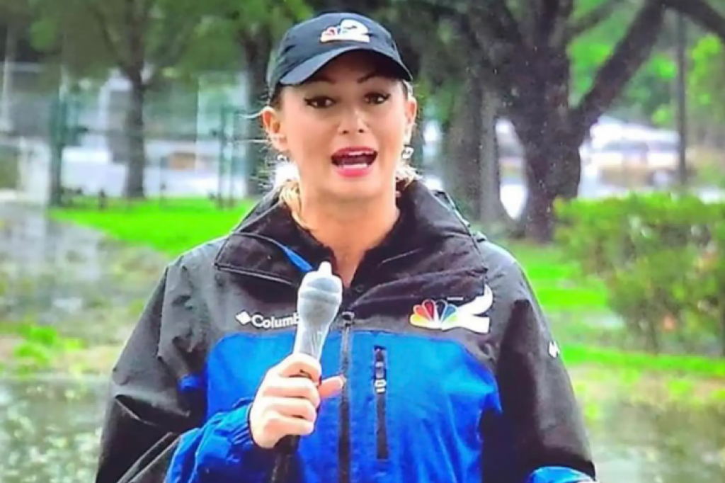 Što je sigurno - sigurno je: Reporterka stavila kondom na mikrofon dok je izveštavala o uraganu Ijan (VIDEO/FOTO)
