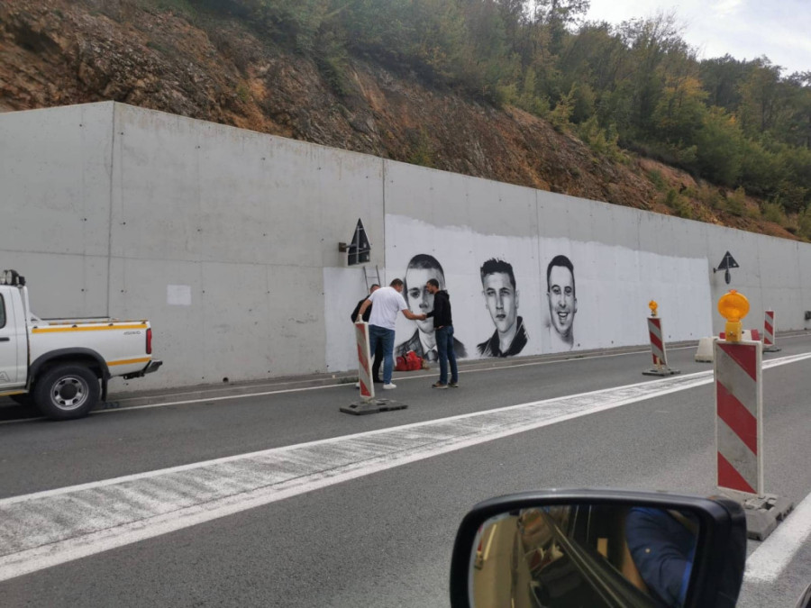 Oslikava se mural za Vladimira, Uroša, Stefana i Nikolu: Četvorica nastradalih mladića iz Užica nikad neće biti zaboravljeni (FOTO)
