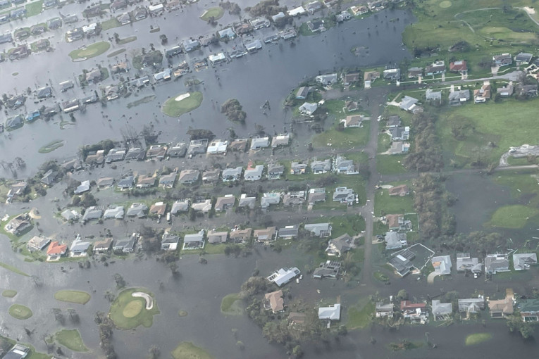 Snimci iz vazduha pokazuju razmere katastrofe na Floridi: Čitava naselja su pod vodom (VIDEO)