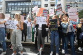 Drugi protest ispred "Informera" zbog intervjua sa silovateljem (FOTO)