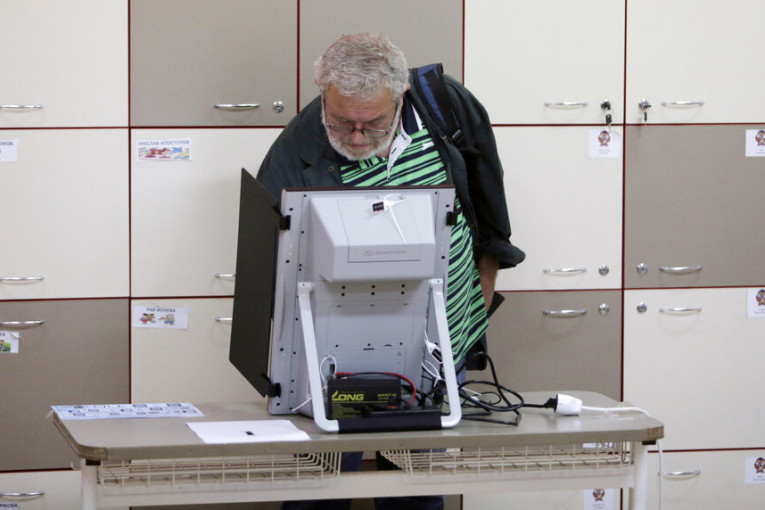 Bugari ponovo glasaju, četvrti put za dve godine: Borisov u prednosti, Petkovu opala podrška