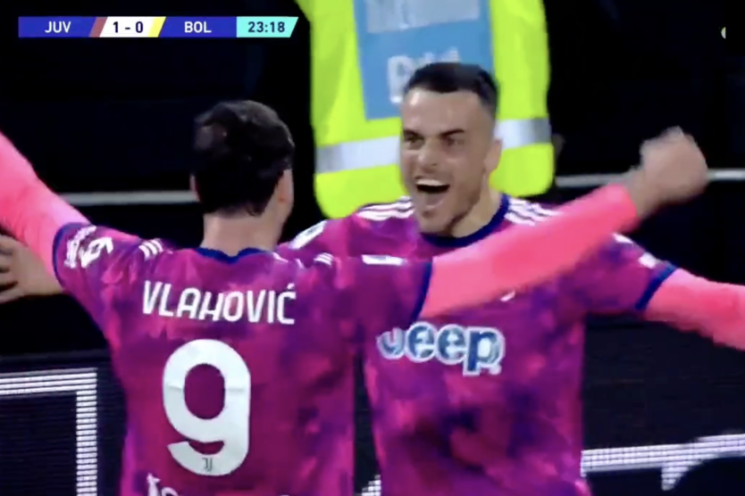 Orlovski ples u Torinu! Pogledajte kako su Vlahović i Kostić zapalili tifoze Juventusa protiv Bolonje! (VIDEO)