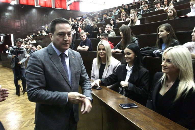 Ministar Ružić se obratio studentima na početku školske godine: Povećavaju se stipendije i krediti