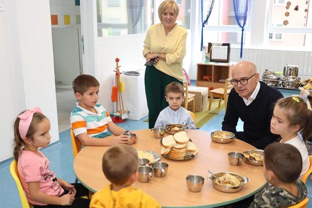 Novi Sad bogatiji za još jedan vrtić u Veterniku! Vučević: "Ove godine rekordan broj upisane dece!" (FOTO)