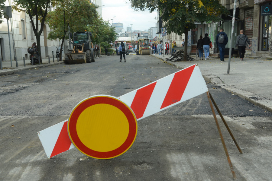 Građani očajni zbog radova u centru: "Danas kao da je bio sudnji dan u Beogradu - umesto 45 minuta, do posla mi treba više od sat vremena"