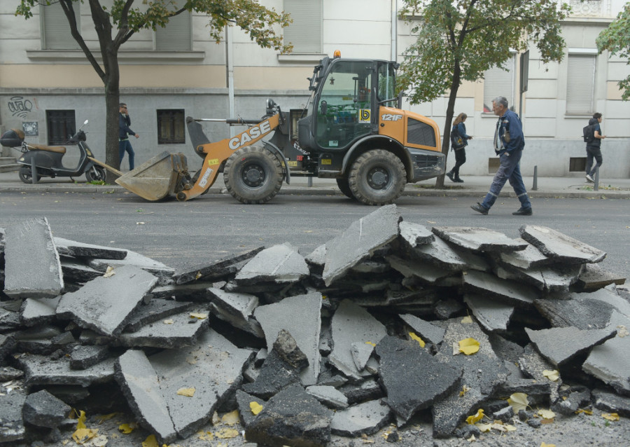 Građani očajni zbog radova u centru: "Danas kao da je bio sudnji dan u Beogradu - umesto 45 minuta, do posla mi treba više od sat vremena"