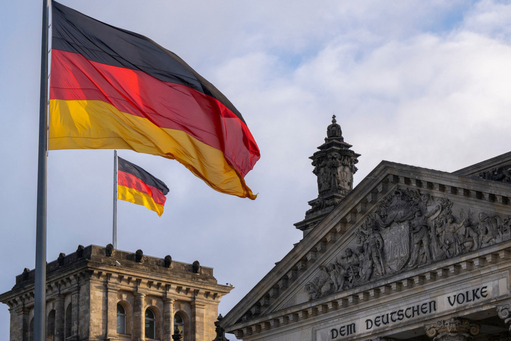 Krajnja desnica u Nemačkoj ima rekordnu podršku: Popularnost kancelara Šolca i njegove kolacije opada