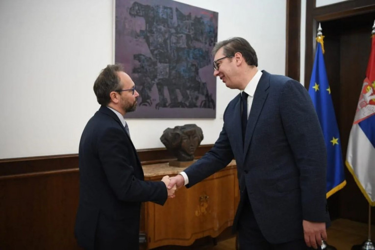 Vučić razgovarao sa Žofreom: Sagovornici razmenili mišljenja i o predstojećem Samitu u Pragu (FOTO)