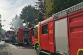 Izgoreo autobus u Barajevu: Vatra izbila u zadnjem delu vozila, nema povređenih! (VIDEO)