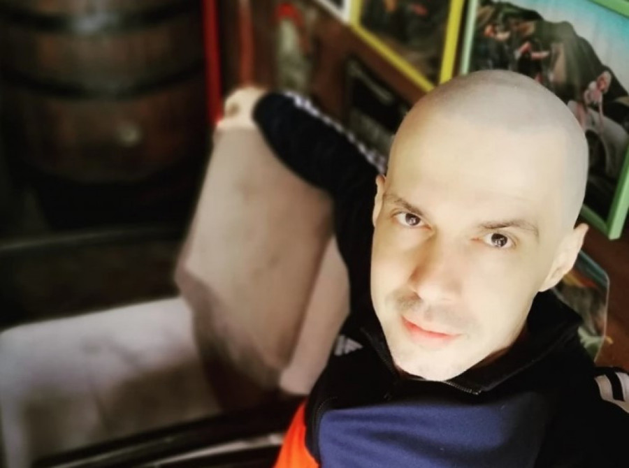 Pevač skinuo gaće na babinoj sahrani, pa opleo po rođacima: Nastala neviđena drama!