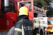 Izgoreo automobil kod Stare Pazove: Vatrogasci na licu mesta, nema informacija o povređenima! (VIDEO)