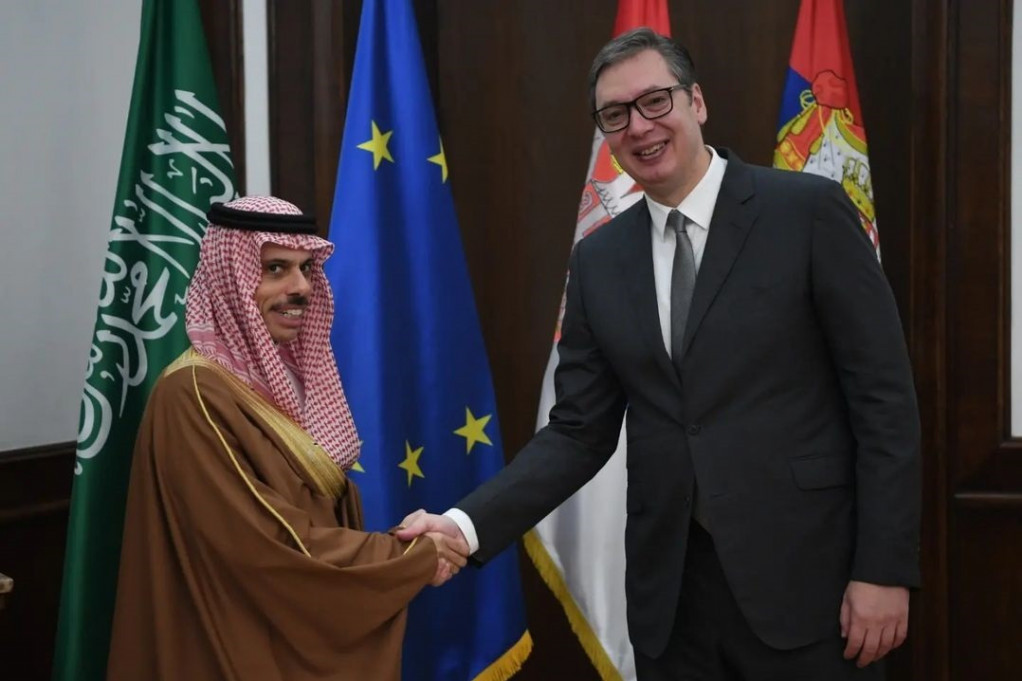 Vučić se sastao sa šefom diplomatije Saudijske Arabije: Posebna tema razgovora bila je povezivanje poslovnih zajednica dveju zemalja (FOTO)