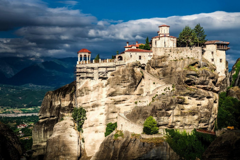 Neverovatno lebdeće kamenje u Grčkoj predstavlja skupinu 6 pravoslavnih manastira