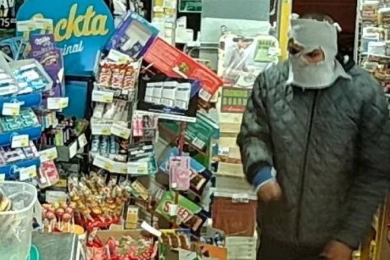 Jeziva scena razbojništva u Srbobranu: Maskirani pljačkaš odneo sve pare iz kase! (FOTO)