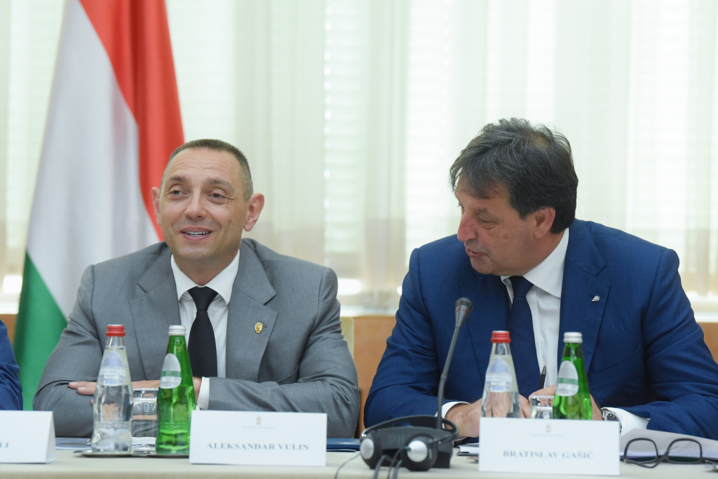 Ovo više nije humanitarna kriza: Vulin nakon ministarskog sastanka upozorio da je pritisak na naše granice ogroman