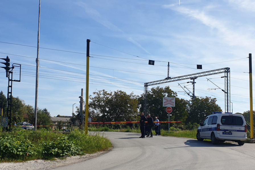 Teška nesreća kod Vrčina: Voz udario automobil - poginuli devojčica i mladić!