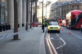 Napad u centru Londona: Tri osobe izbodene nožem (VIDEO)