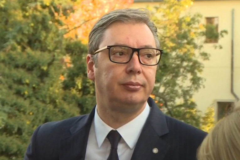 Vučić se obratio građanima sa samita u Pragu: Predsednik objasnio šta se desilo sa naftom - koga vi kažnjavate, Rusiju ili Srbiju? (VIDEO)