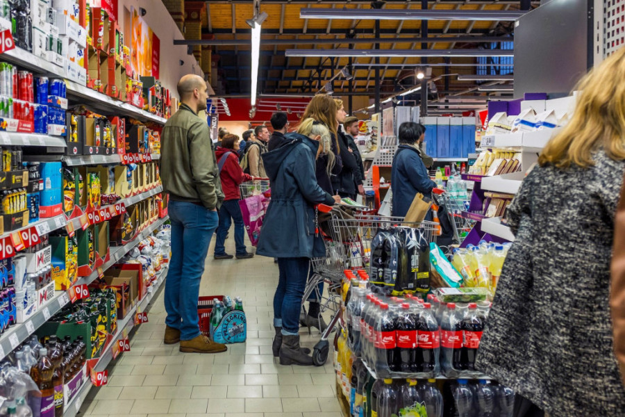 Svađa na kasi se završila krvavo: Žena izbola drugu jer je dugo čekala da završi kupovinu!