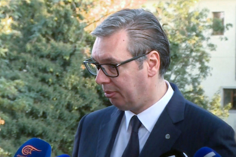Vučić se obratio građanima sa samita u Pragu: Predsednik objasnio šta se desilo sa naftom - koga vi kažnjavate, Rusiju ili Srbiju? (VIDEO)