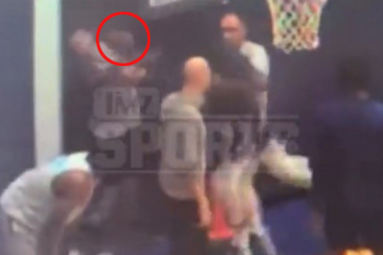 Isplivao snimak skandalozne tuče u NBA šampionu: Veteran udara kao maljem, odmah nokautirao saigrača (VIDEO)