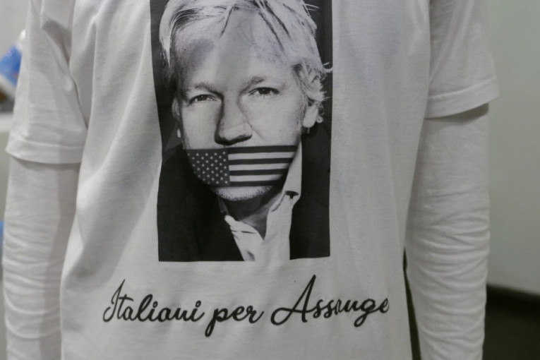 SINOS, UNS i NUNS pozivaju novinare da se pridruže protestu zbog odluke o izručivanju Asanža SAD