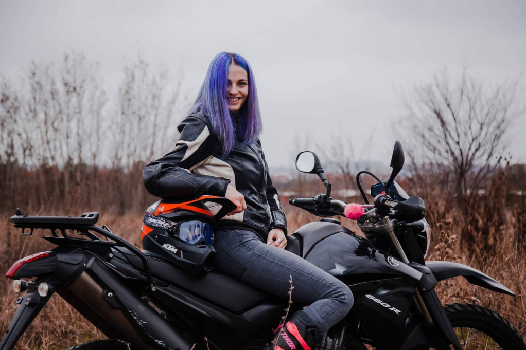 Tijana je jedna od 200 u Srbiji! Sa 17 godina počela da vozi motor zbog momka, a danas je "prva bajkerka" Srbije i ima svoju radionicu!