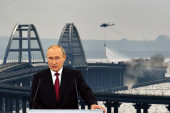 Hitna reakcija Moskve: Putin naredio istragu eksplozije na Krimskom mostu (VIDEO)
