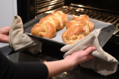 Šest sastojaka i 20 minuta sa rukama u testu: Napravite hleb pletenicu koji će svi ukućani hvaliti!