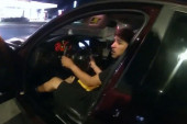Policajac ispalio kišu metaka na tinejdžera koji je jeo ispred Mekdonaldsa (VIDEO)