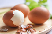 Četiri jednostavna trika za ljuštenje kuvanih jaja: Kod ovih stvari uvek svi pogrešimo