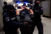 Spektakularna policijska akcija na Zrenjaninskom putu: Uhapšene tri osobe, zaplenjeno osam kilograma kokaina!
