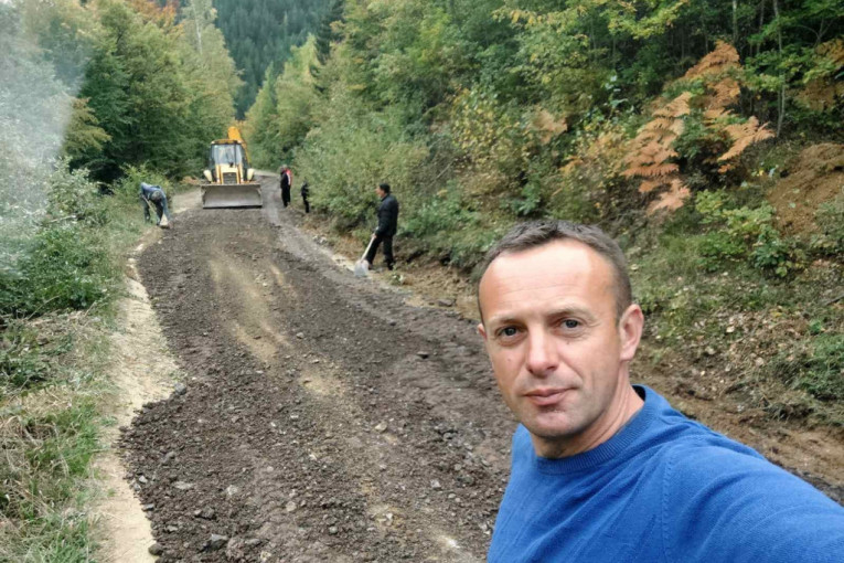 Meštani sela Skokuće sami skupili 9.000 evra i sanirali put koji im je zadavao muke: "Oslonili smo se na svoju snagu" (FOTO)