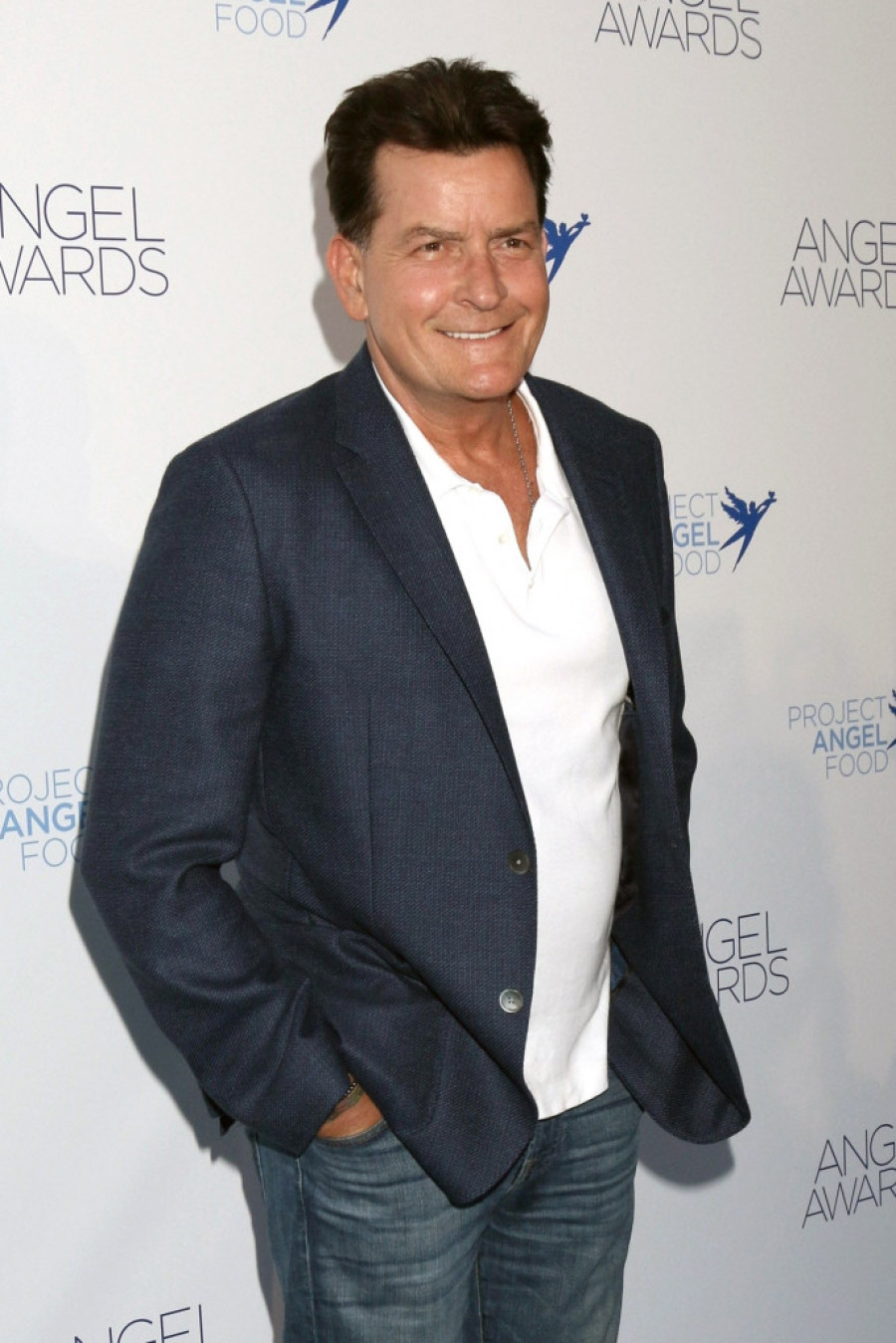 Napadnut Čarli Šin: Komšinica pokušala da ga udavi na kućnom pragu