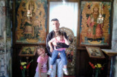 Ne bi ih menjao ni za deset sinova: Zoran ima najveće blago, a radi najteže poslove kako bi ćerkama obezbedio srećno detinjstvo (FOTO)