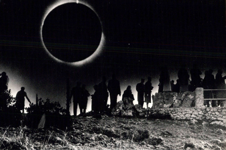 Kako je izgledalo pomračenje Sunca 1961. u Beogradu: Radnici su kasnili na posao, a životinje u zoo-vrtu su zanemele (VIDEO)