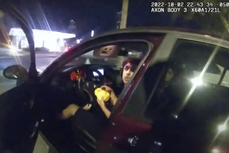 Optužen policajac zbog  teškog ranjavanja tinejdžera na parkingu "Mekdonaldsa": Mladić i dalje bez svesti  - priključen  na aparate (VIDEO)